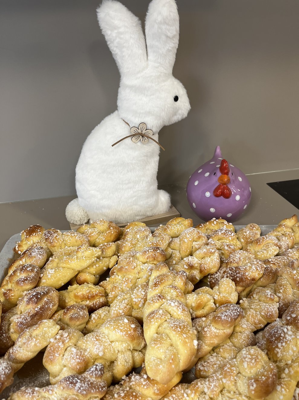 Ostergebäck mit Dekoosterhasen